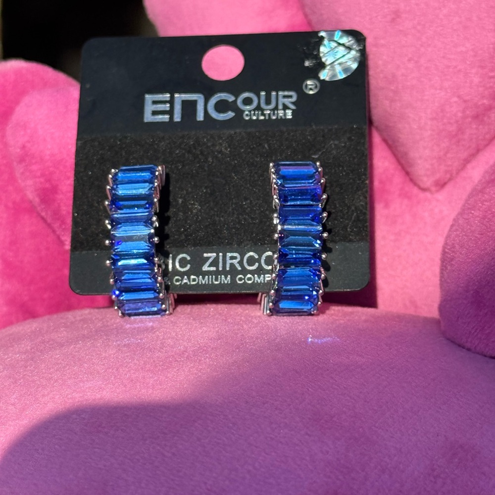 NWT! Encour Blue Sapphire CZ Silver Huggie Gorgeous Quality Earrings